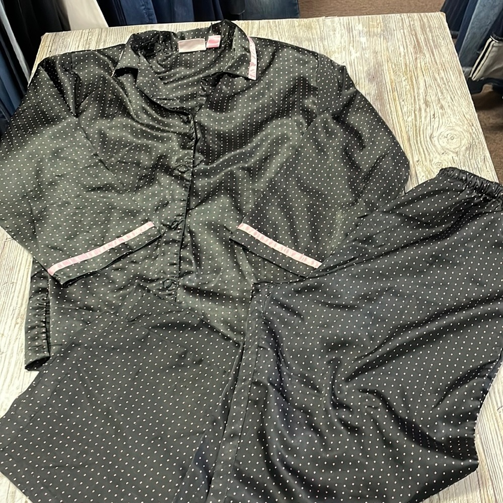 Intimates by Liz Banks pajama set